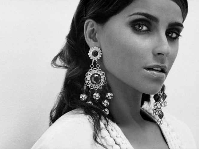 Nelly Furtado Cute Face Closeup  nude photo