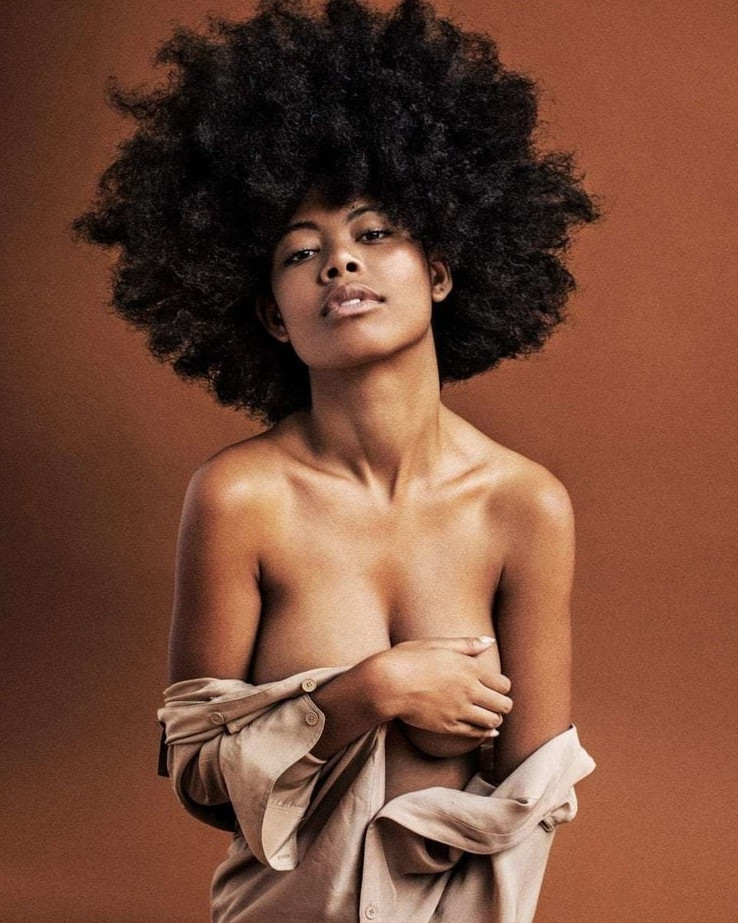 Nereyda Bird Cleavage  nude photo