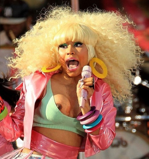Nicki Minaj Wardrobe Malfunction  nude photo