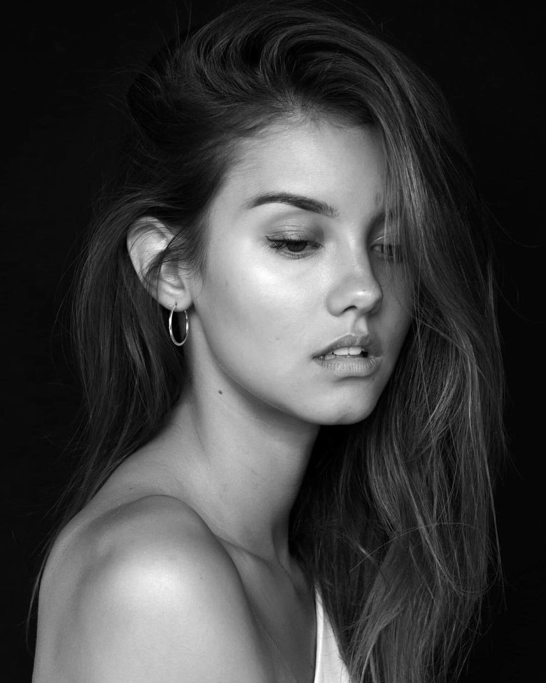 Nicola Cavanis  nude photo