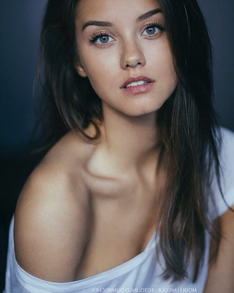 Nicola Cavanis  nude photo