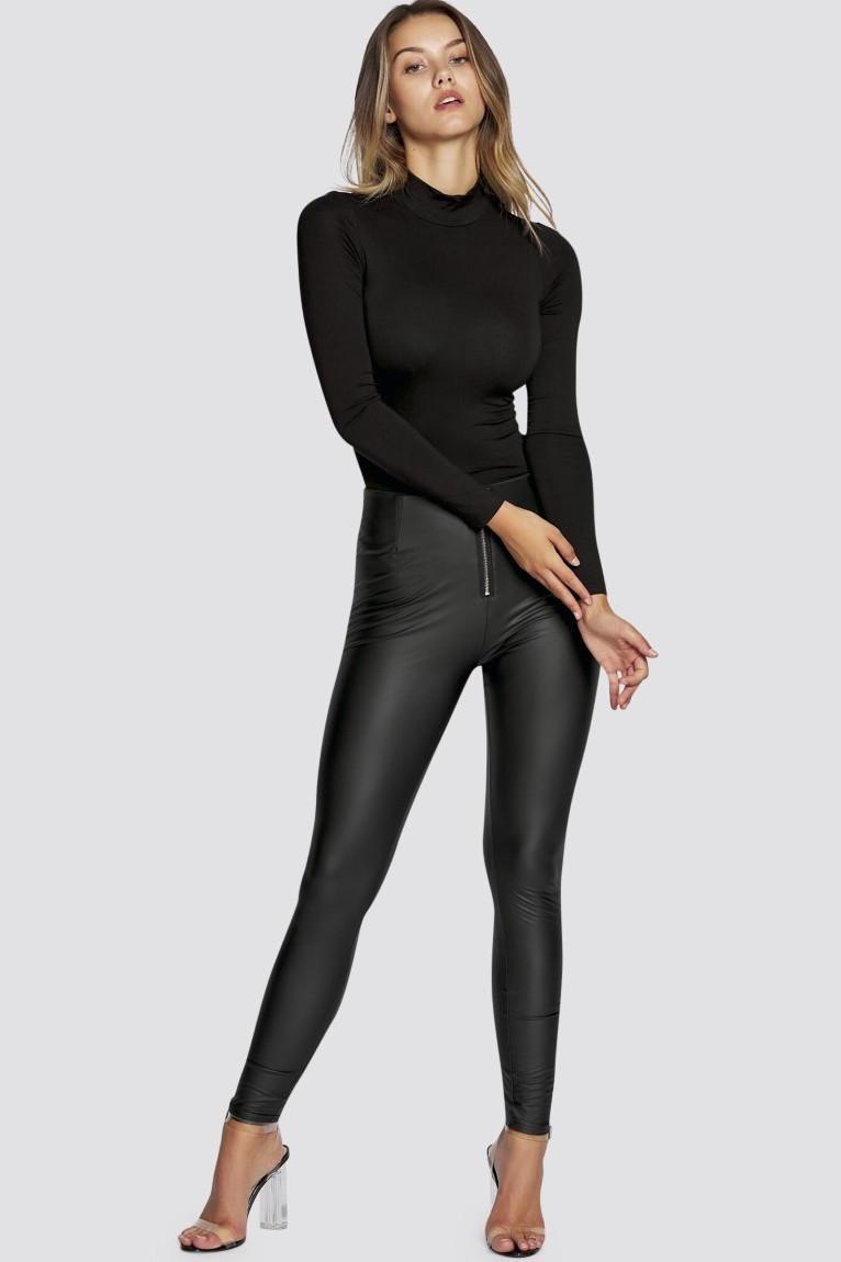 Nicola Cavanis  nude photo