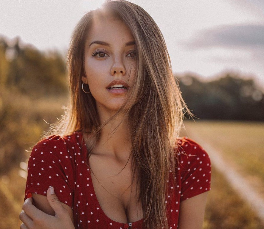 Nicola Cavanis  nude photo