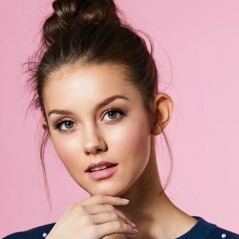 Nicola Cavanis  nude photo