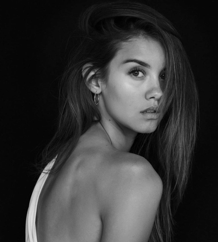 Nicola Cavanis  nude photo