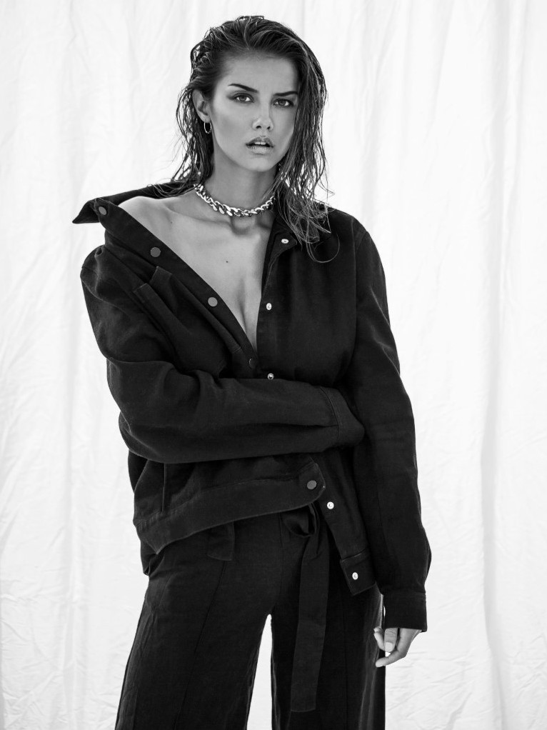 Nicola Cavanis  nude photo