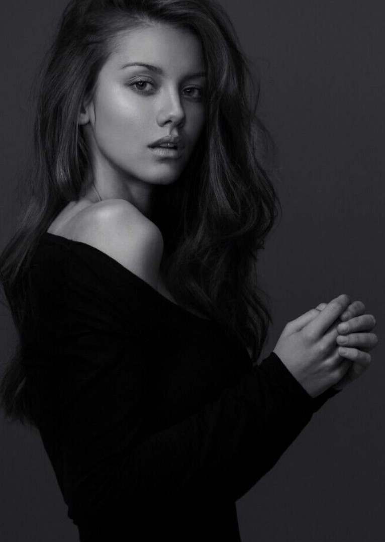 Nicola Cavanis  nude photo