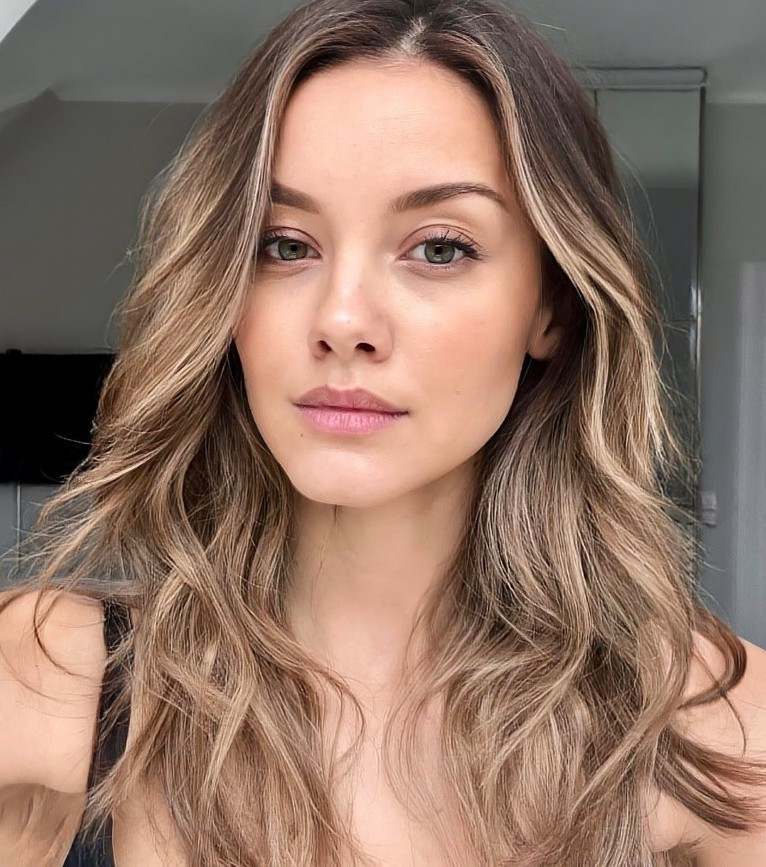 Nicola Cavanis  nude photo