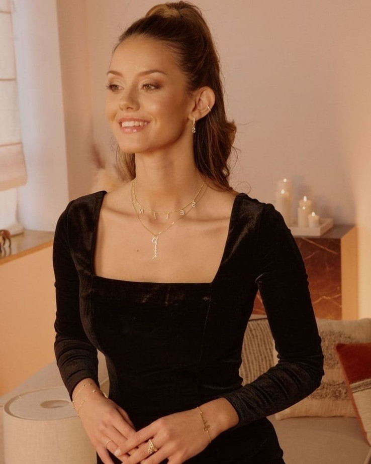 Nicola Cavanis  nude photo