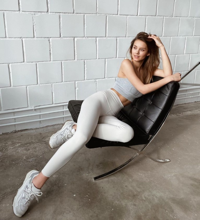 Nicola Cavanis  nude photo