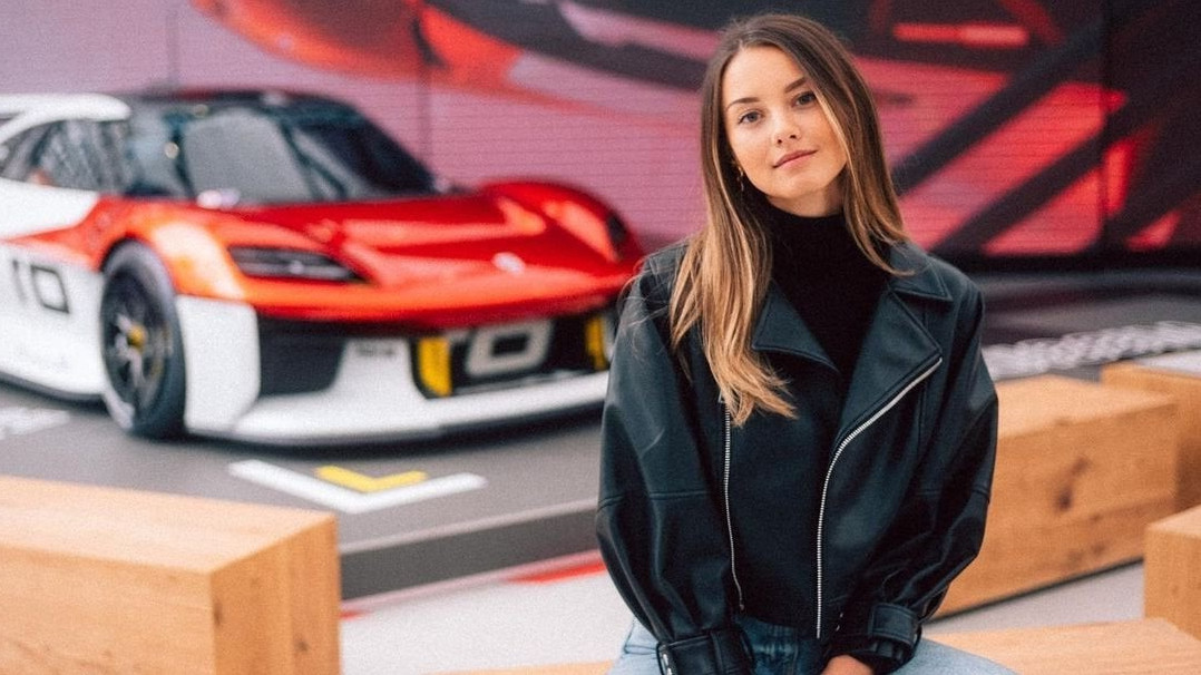 Nicola Cavanis  nude photo