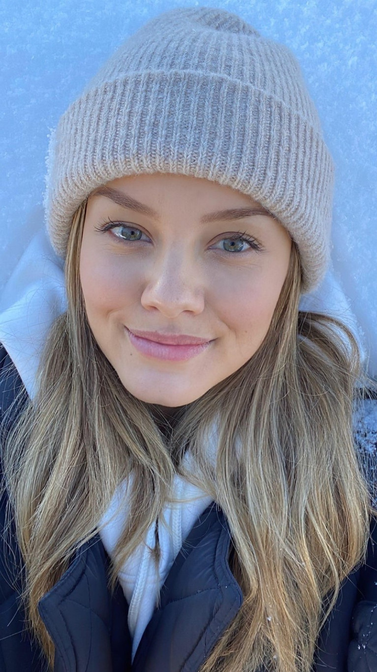 Nicola Cavanis  nude photo