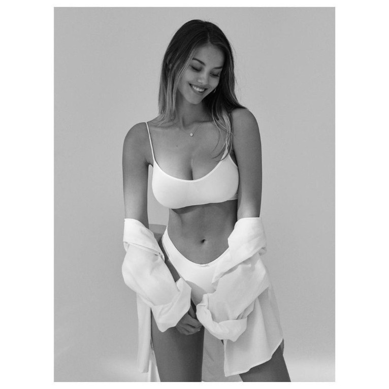 Nicola Cavanis  nude photo