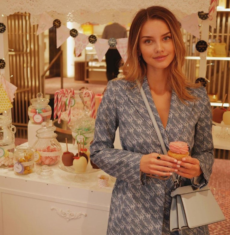 Nicola Cavanis  nude photo