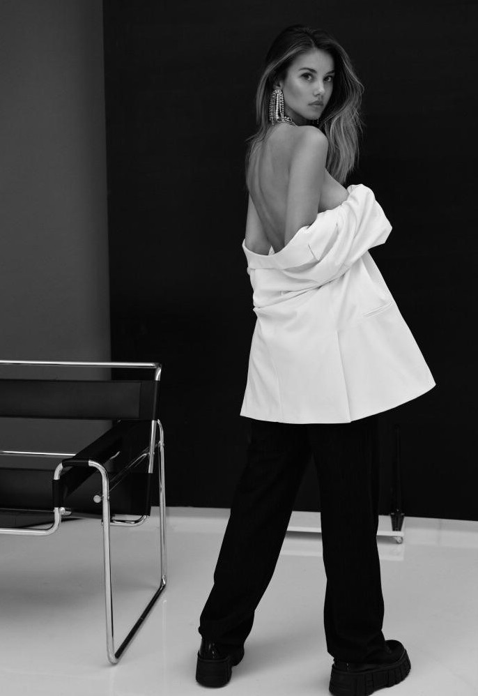 Nicola Cavanis  nude photo