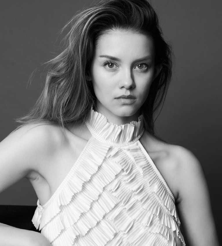 Nicola Cavanis  nude photo