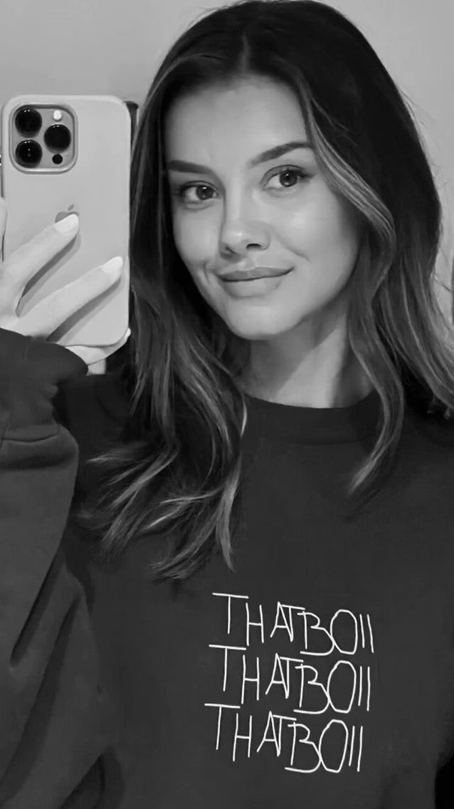 Nicola Cavanis  nude photo