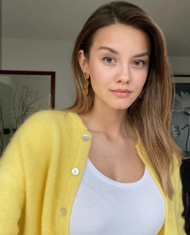 Nicola Cavanis  nude photo