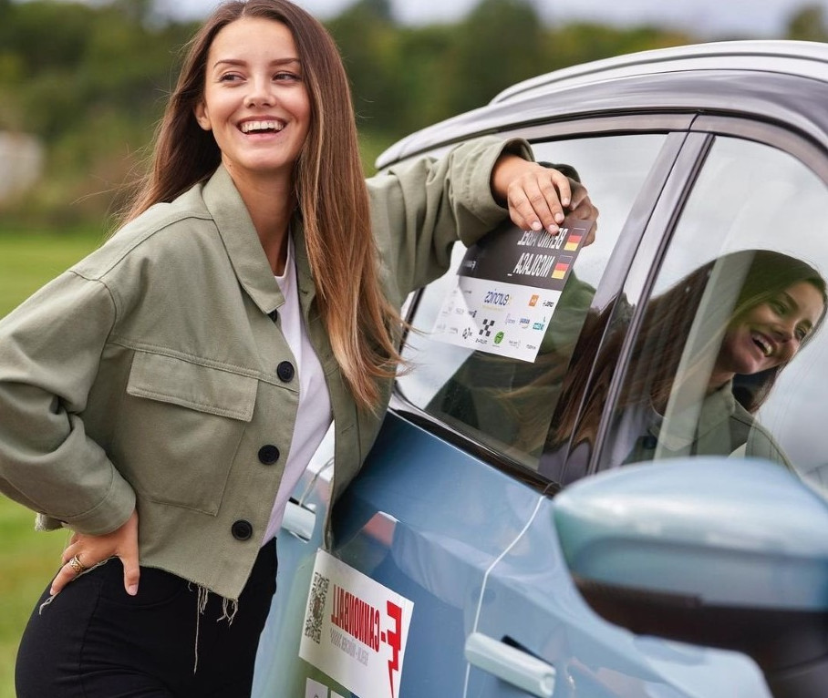 Nicola Cavanis  nude photo