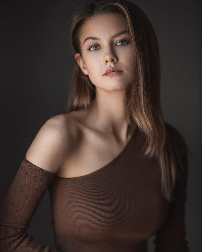 Nicola Cavanis  nude photo