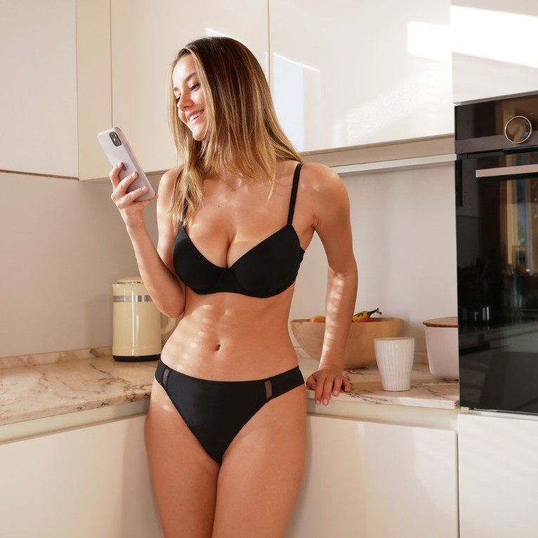 Nicola Cavanis  nude photo