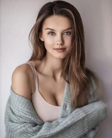 Nicola Cavanis  nude photo