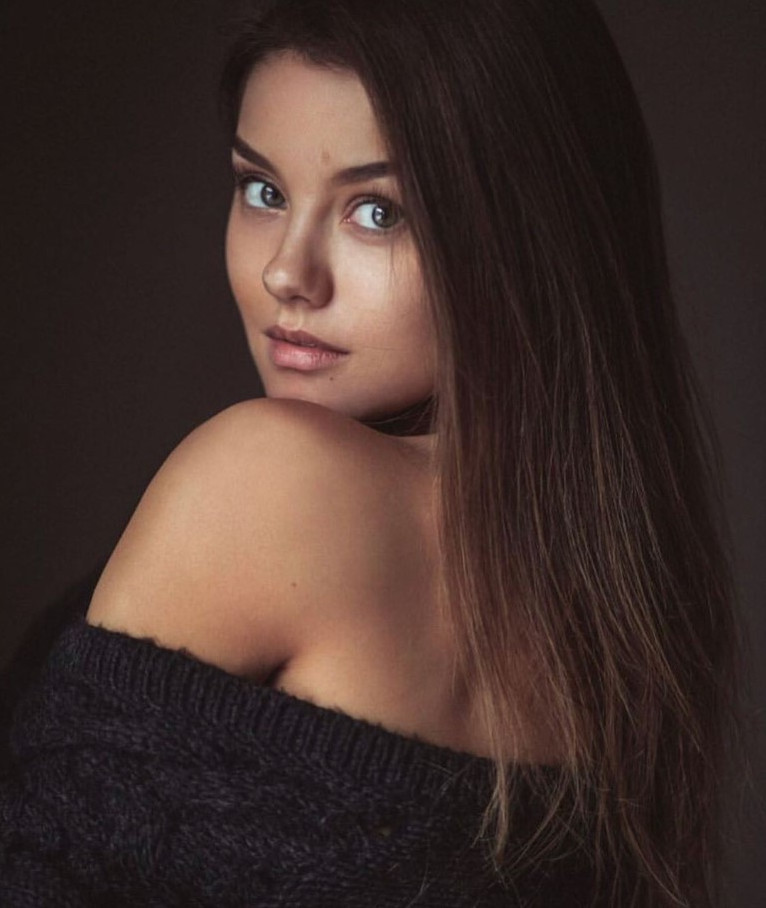 Nicola Cavanis  nude photo