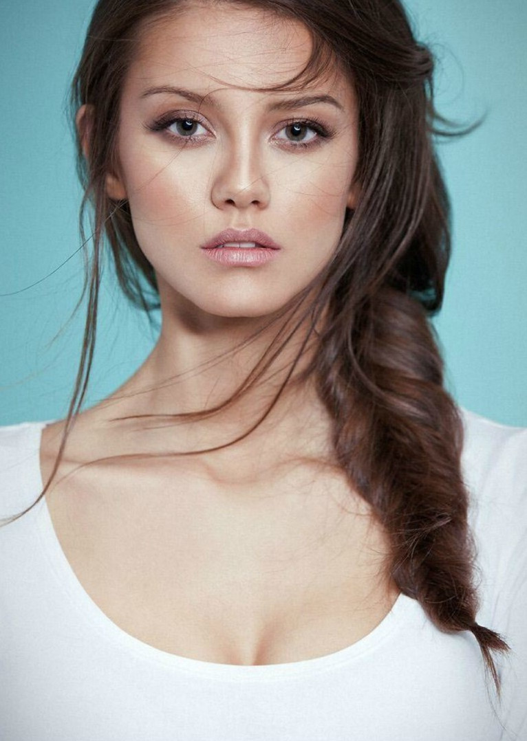 Nicola Cavanis  nude photo