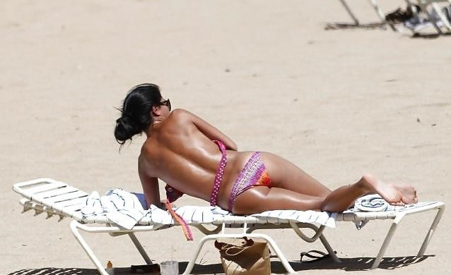 Nicole Scherzinger Topless On Beach  nude photo