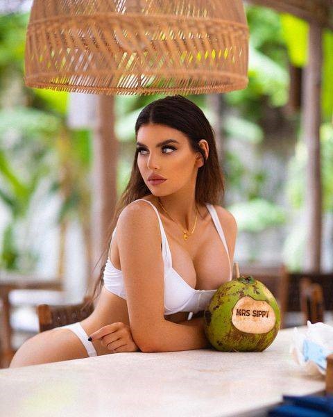 Nicole Thorne  nude photo