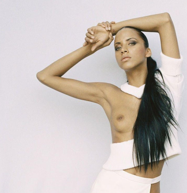 Noemie Lenoir Nude Tits Oops  nude photo