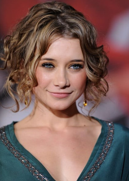 Olesya Rulin  nude photo