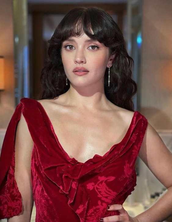 Olivia Cooke  nude photo