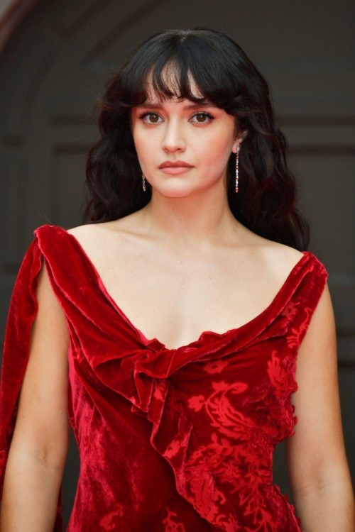 Olivia Cooke  nude photo