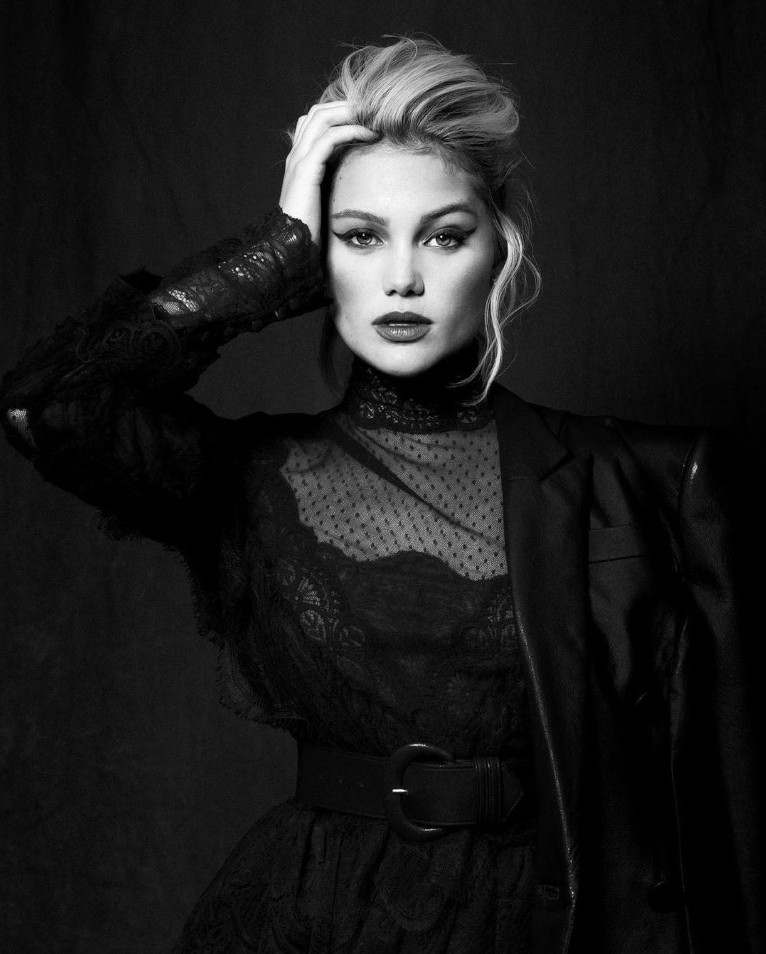 Olivia Holt  nude photo