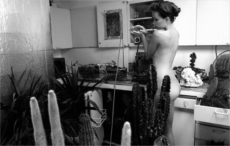 Olivia Wilde Nude In Kitchen  nude photo