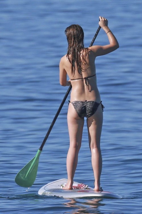 Olivia Wilde Paddleboarding In Bikini In Maui Hawaii  nude photo