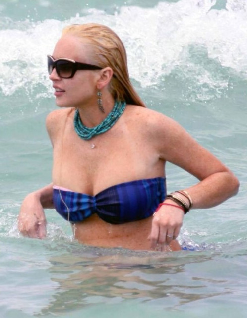 Oops Nipple Slip Lindsay Lohan Wallpaper  nude photo