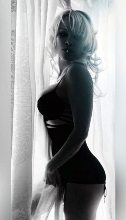 Pamela Anderson Busty And Hot  nude photo