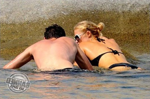 Paris Hilton Beach  nude photo