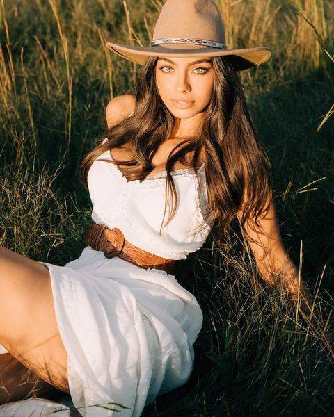 Priscilla Huggins  nude photo