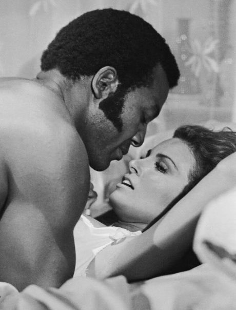 Raquel Welch Jim Brown  nude photo
