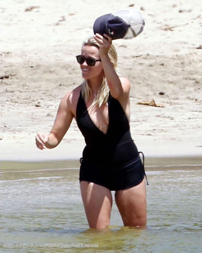 Reese Witherspoon Pink Bikini  nude photo