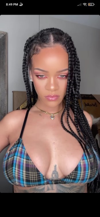 Rihanna 1  nude photo