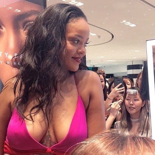 Rihanna All Natural  nude photo