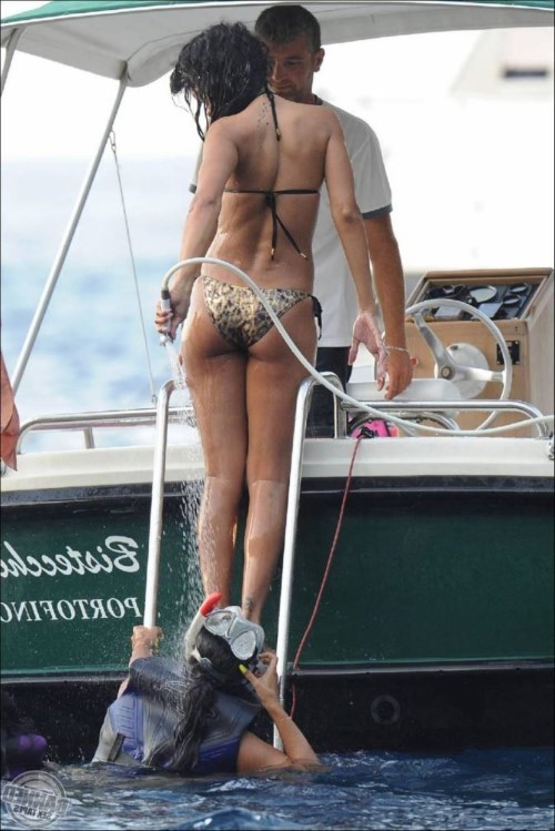 Rihanna Bikini Italy  nude photo