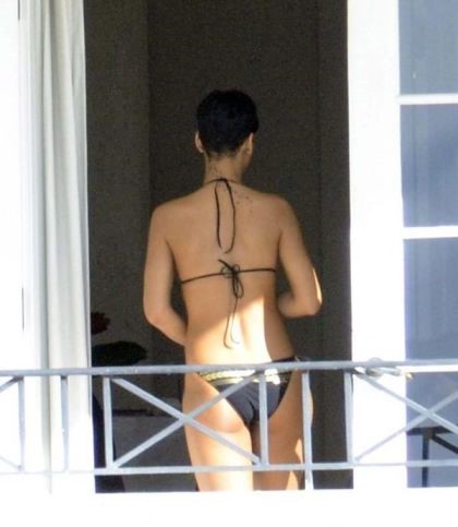 Rihanna Caught Naked  nude photo