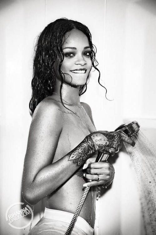 Rihanna Esquire Magazine 10  nude photo