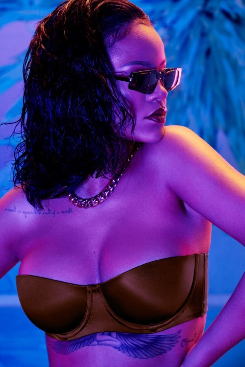 Rihanna Futurism  nude photo