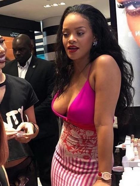 Rihanna Gorgeous nude photo
